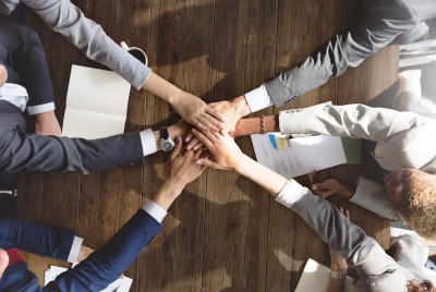 diversity_6_people_shaking_hands.jpg